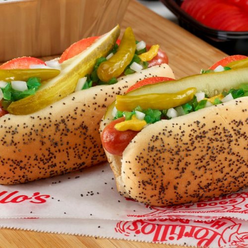 Portillo's swings through to DFW to preview famed Chicago hot dog
