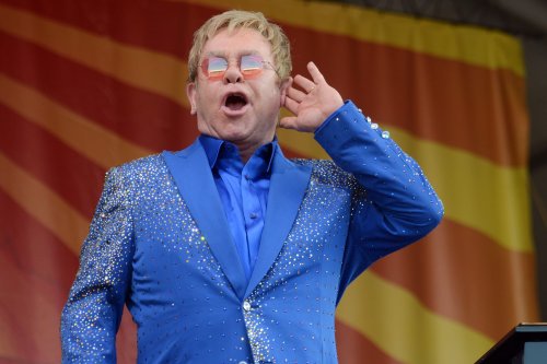 "Criminel, voleur" : Elton John détruit le plan IA du gouvernement britannique qui menace les artistes