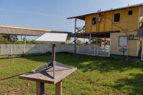 SFR utiliserait Starlink pour connecter des antennes 4G en zone blanche !