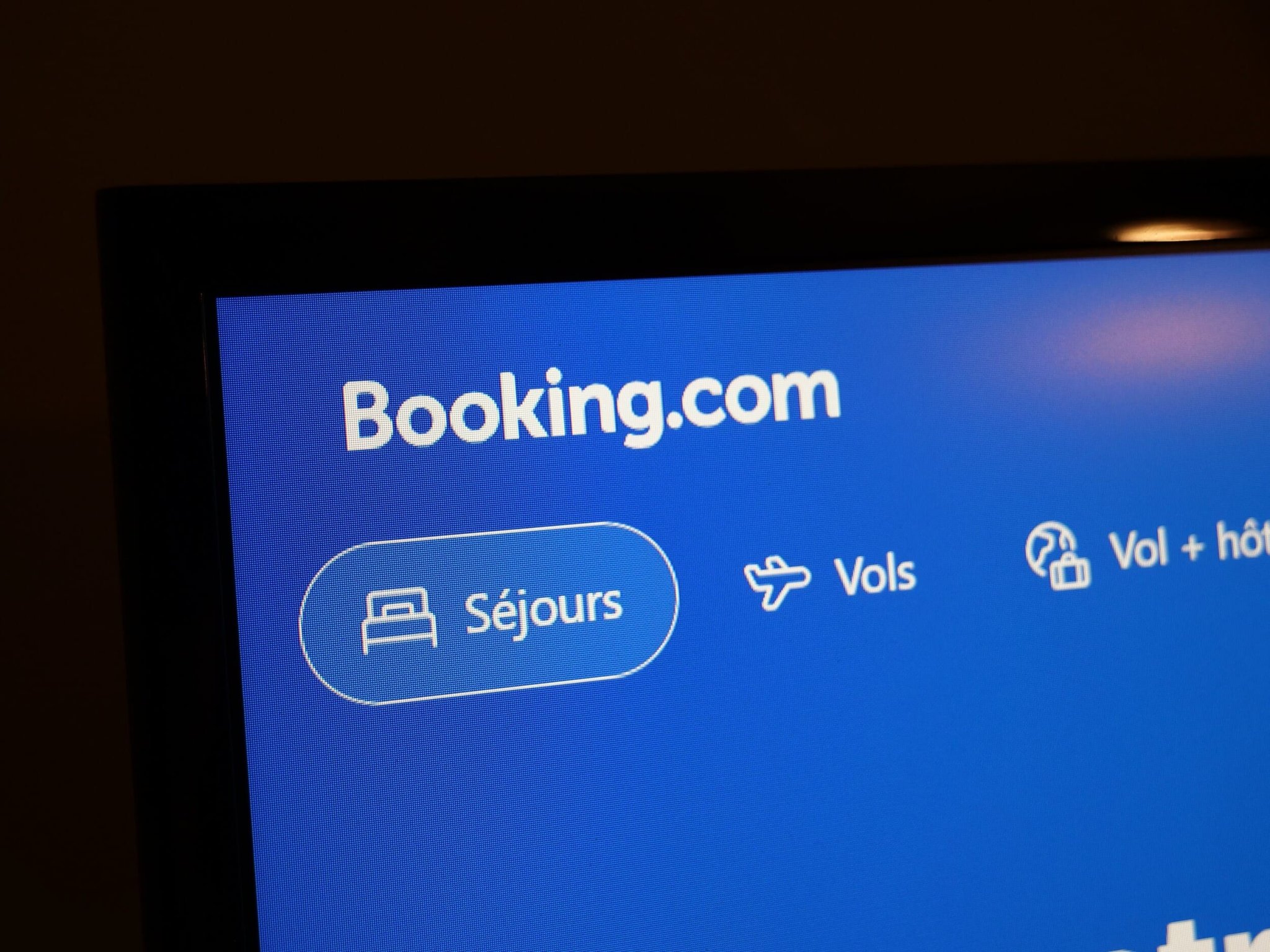 Booking.com Users Targeted by Sophisticated Post-Reservation Phishing Campaign