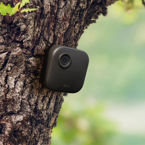 Blink Outdoor 4 : la caméra extérieure d’Amazon qui filme jusqu'à 4 ans sans recharger débarque à moins de 80€