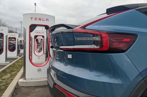 Aux États-Unis, les Superchargeurs Tesla se font régulièrement vandaliser (et personne ne comprend pourquoi)