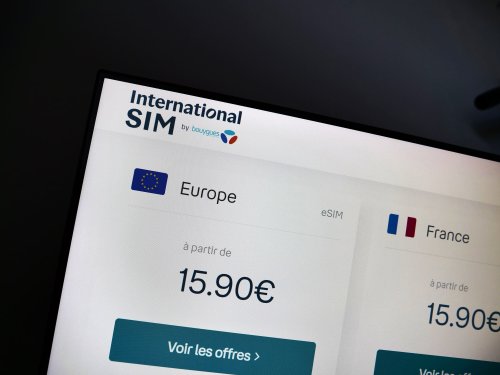 Bouygues Telecom lance une eSIM internationale qui va changer votre façon de voyager