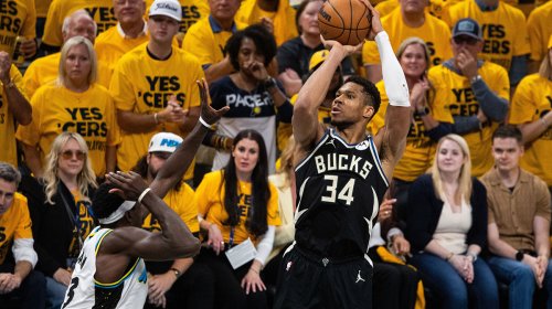 Warriors rumors: Dubs’ potential Giannis Antetokounmpo trade pursuit hit with major caveat