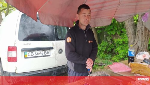 Vendedor ambulante ucraniano admite que "é muito difícil manter o negócio"