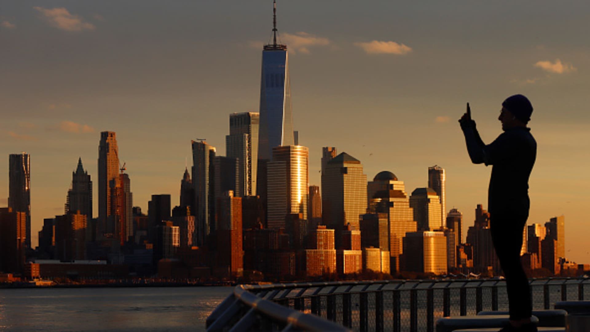 Manhattan real estate breaks record in 2021, reaching $30 billion in sales
