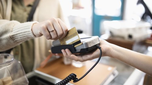 U.S. credit card debt jumps 18.5% and hits a record $930.6 billion