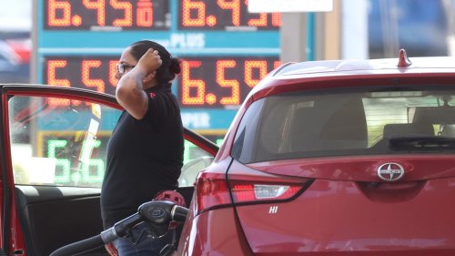 With or without a federal gas tax holiday, here are 4 ways to save money at the pump