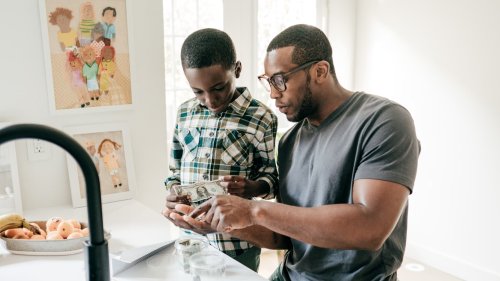 Parents are not confident they can teach kids about investing. Here's how advisors say to get started