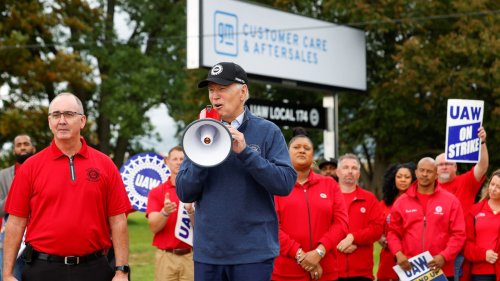 Biden stands with striking UAW autoworkers in Michigan: 'Stick with it'