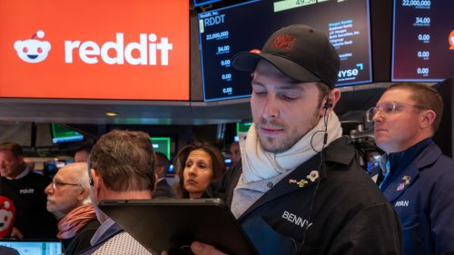 Reddit shares plunge almost 25% in two days, finish the week below first day close