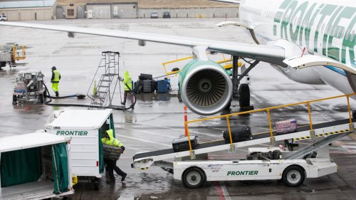 Frontier Airlines offers free checked bags promotion in swipe at Southwest