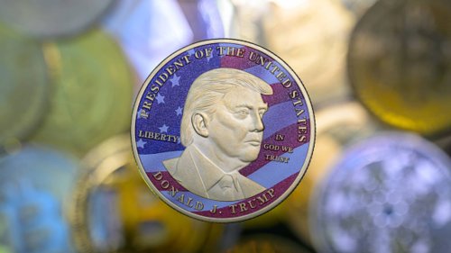 Trump dinner for meme coin buyers prompts senators to demand ethics probe