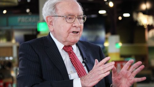 5 communication tricks Warren Buffett and other successful leaders use to get ahead