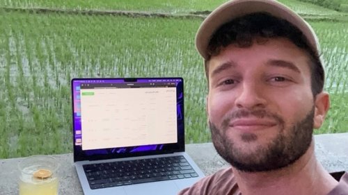 26-year-old works 20 minutes a day, brings in $462,000 a year from side hustle: I'm 'doing less' and 'making more' than ever