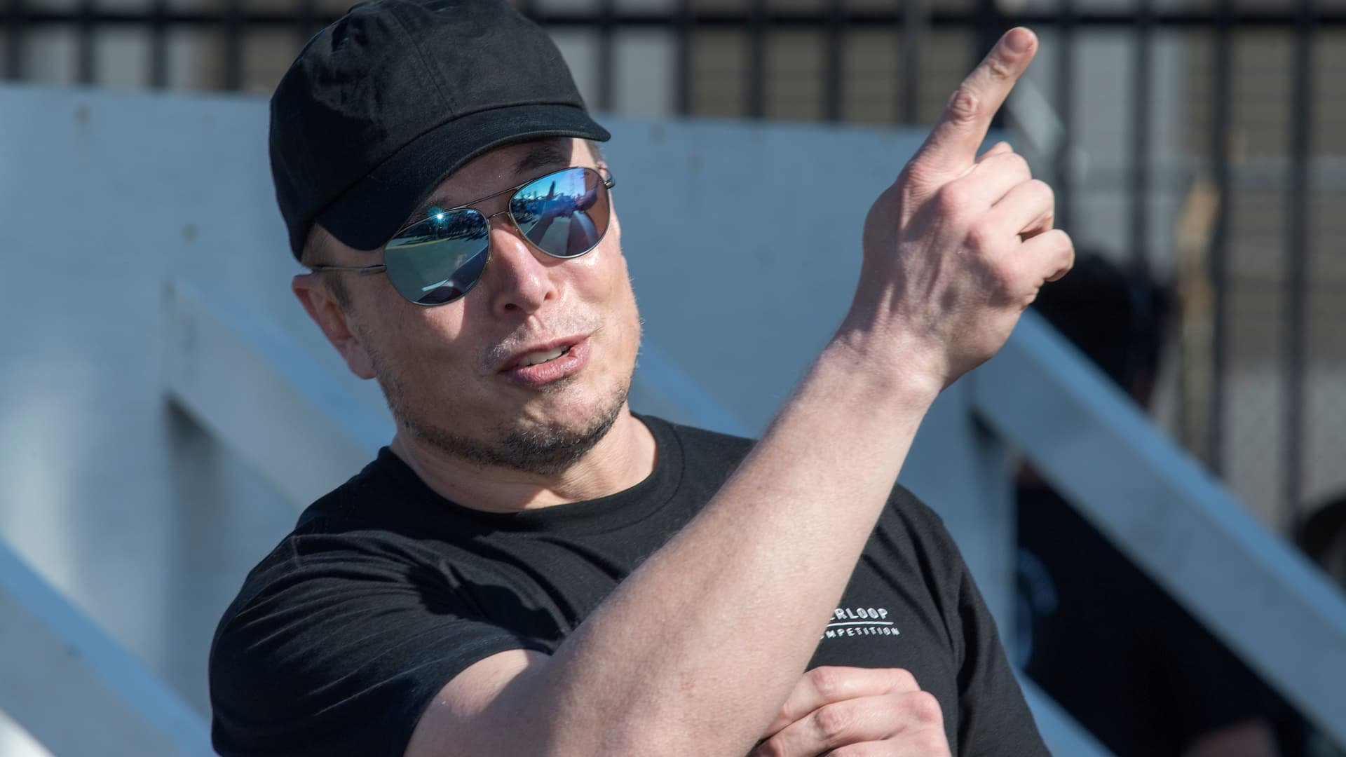 Elon Musk tweets 'diamond hands' emoji amid bitcoin drop, implying Tesla won't sell