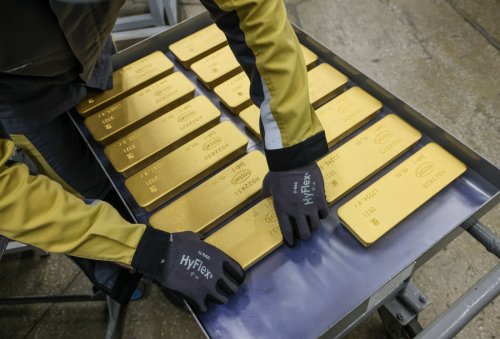 Gold eases as U.S. yields firm while investors await Fed rate hike cues