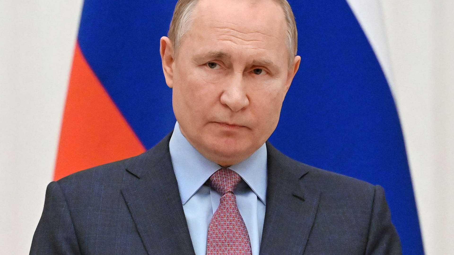 'Putin is redrawing an iron curtain' across Europe, veteran Russian analyst says