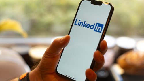 LinkedIn passes 1 billion members and launches new AI chatbot to help you get a job