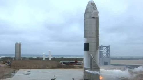 SpaceX's Starship prototype rocket SN15 successfully lands after test flight