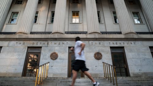 Moody's downgrades United States credit rating, citing growth in government debt