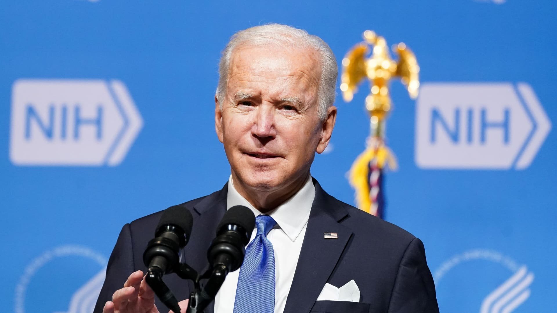 Biden says he doesn't want lockdowns and won't expand vaccine mandates to fight Covid this winter