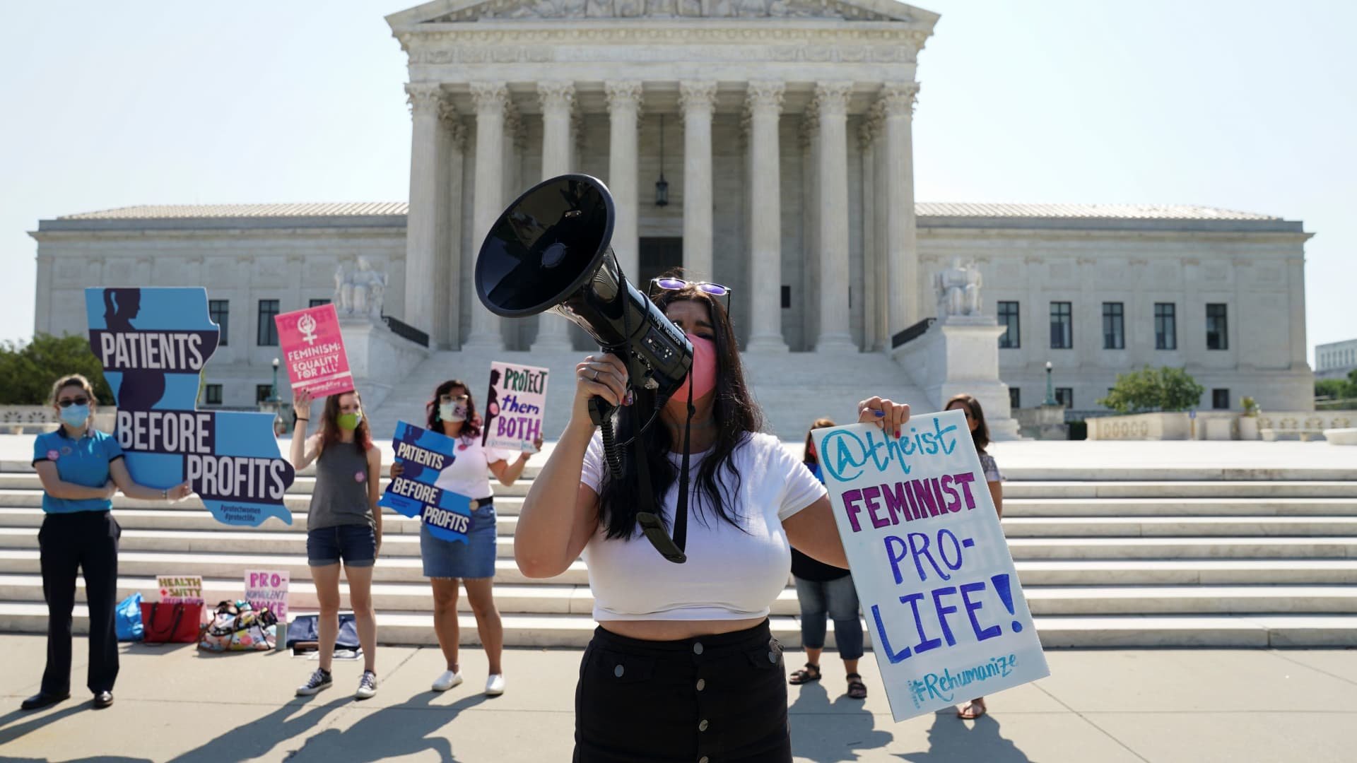 Several U.S. states immediately ban abortion after Supreme Court overturns Roe v. Wade