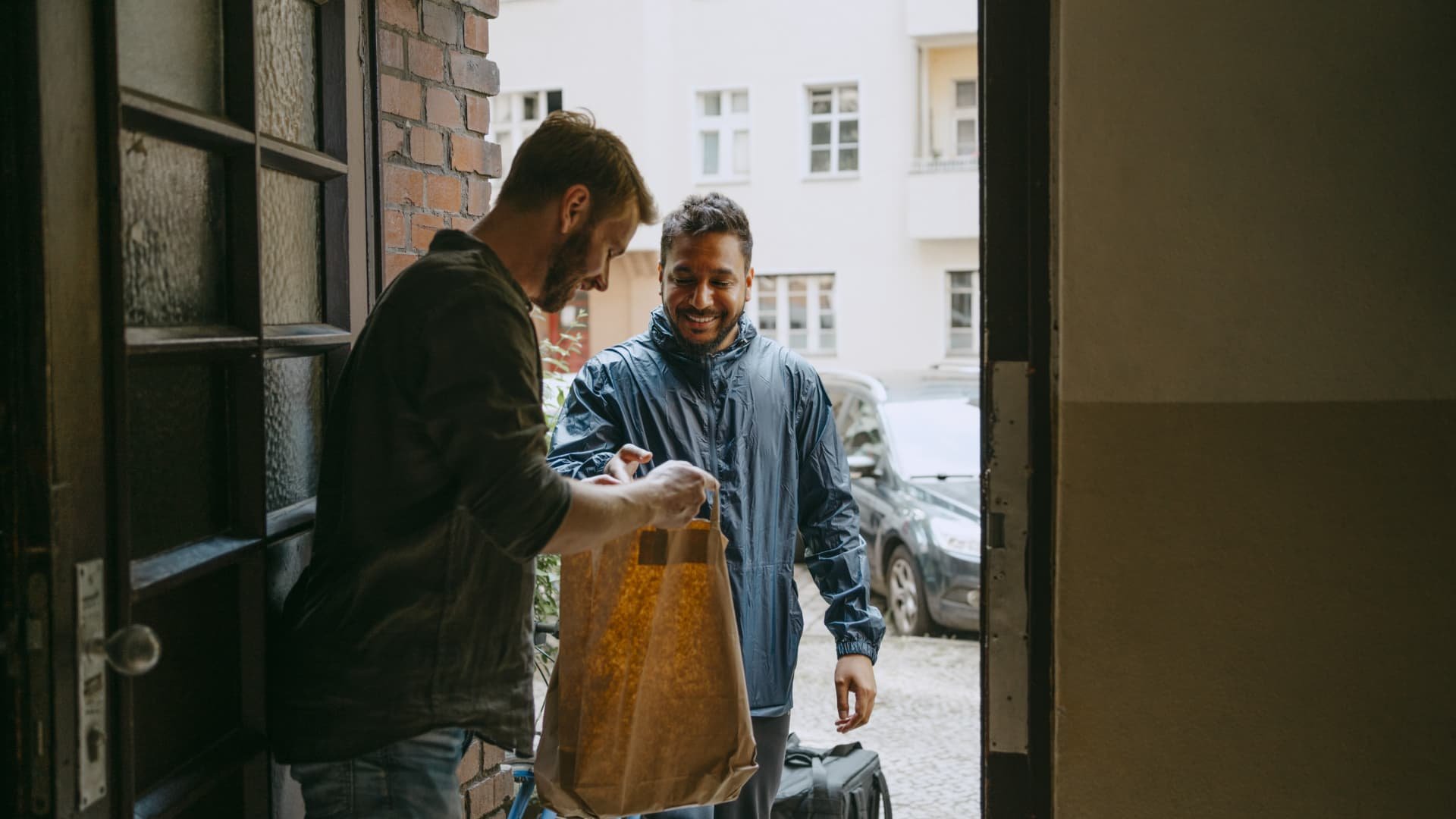 Is buying groceries on Amazon worth it? 5 delivery options and how to save with the right credit card
