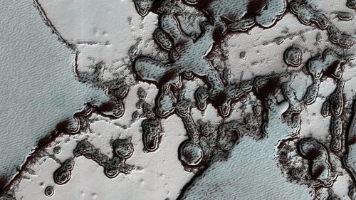 NASA spacecraft spots striking shift in Mars ice cap