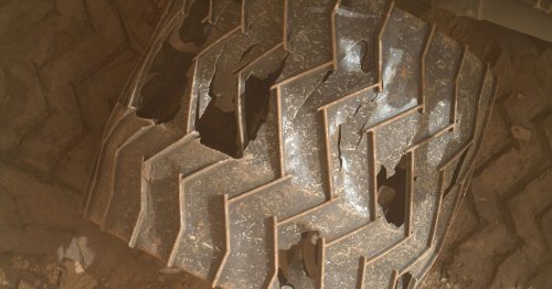 Curiosity rover's wheels look all beat up by Mars, but NASA isn't fretting about it