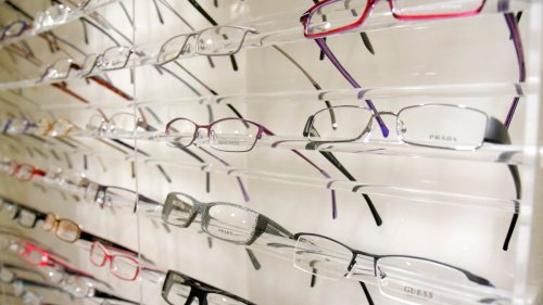 How to find your eyeglass prescription without getting an exam