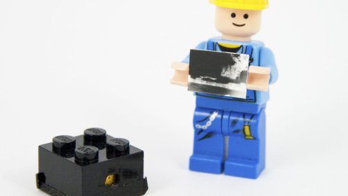 Camera made from one tiny Lego brick actually works