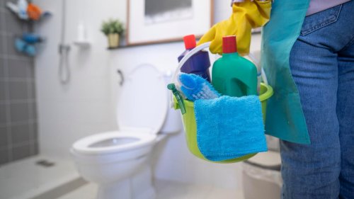 How to Clean a Bathroom in Just 10 Minutes