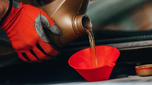 The Best Motor Oil for Your Hybrid or Combustion Car in 2025