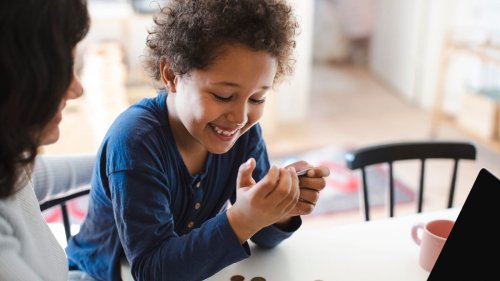 Best Debit Cards for Kids and Teens: Greenlight, BusyKid and More