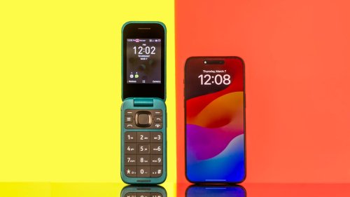 Smartphone vs. Dumb Phone: Why People Are Going Basic
