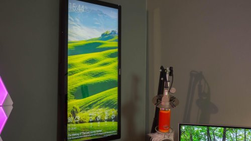 Build a wall display with an old monitor and a Raspberry Pi