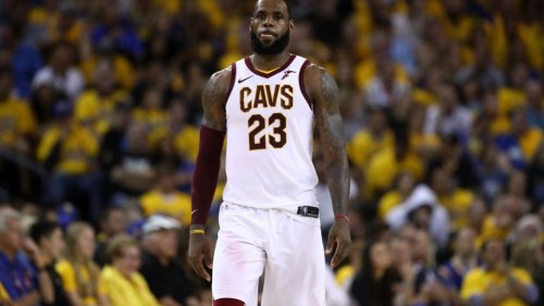 LeBron James signs with the Los Angeles Lakers, Twitter explodes