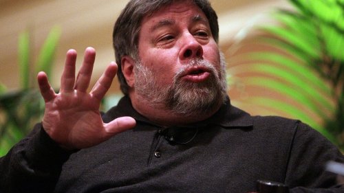 Apple co-founder Woz calls wearables 'a hard sell,' wants bigger screen