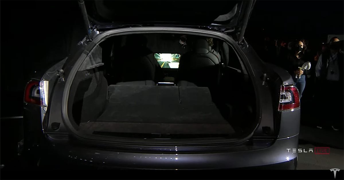 Elon Musk shows off the Tesla Model S Plaid playing Cyberpunk 2077