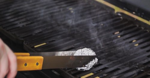 How to quickly clean your grill between uses