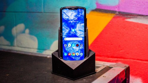Motorola commits to premium 5G phones for 2020, starting with the foldable Razr
