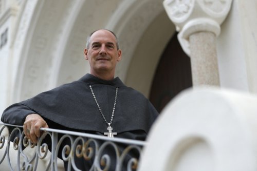Qui est le futur cardinal Bustillo, l’évêque de Corse qui plaît au pape François ?