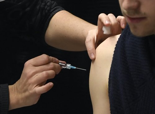Méningite : pourquoi les autorités veulent-elles élargir la vaccination ?