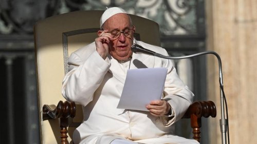 Hospitalisé à Rome pour une infection respiratoire, le pape François annule ses prochains engagements