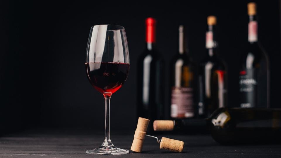 Noël 2024 : 5 idées cadeaux pour un amateur de vins