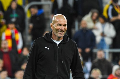 Football : Zinédine Zidane annonce son retour sur un banc