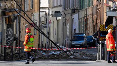 Immeuble incendié et effondré à Marseille : sept personnes placées en «urgence relative»