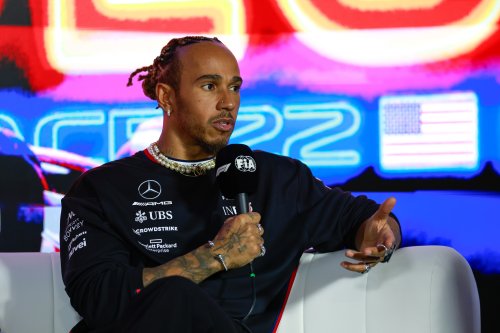 «C’est Christian Horner qui m’a contacté» : Lewis Hamilton donne sa version sur les contacts avec Red Bull
