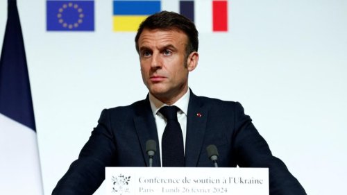 «Envoyer des troupes en Ukraine serait une folie» : la classe politique furieuse après les propos d'Emmanuel Macron